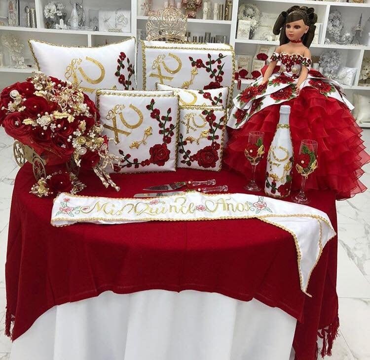 Set de Cojines para Quinceanera/Custom made Pillow Set/ Set de Cojines para Quinceanera Custom Sweet Sixteen Set Quinceanera Pillow Set22