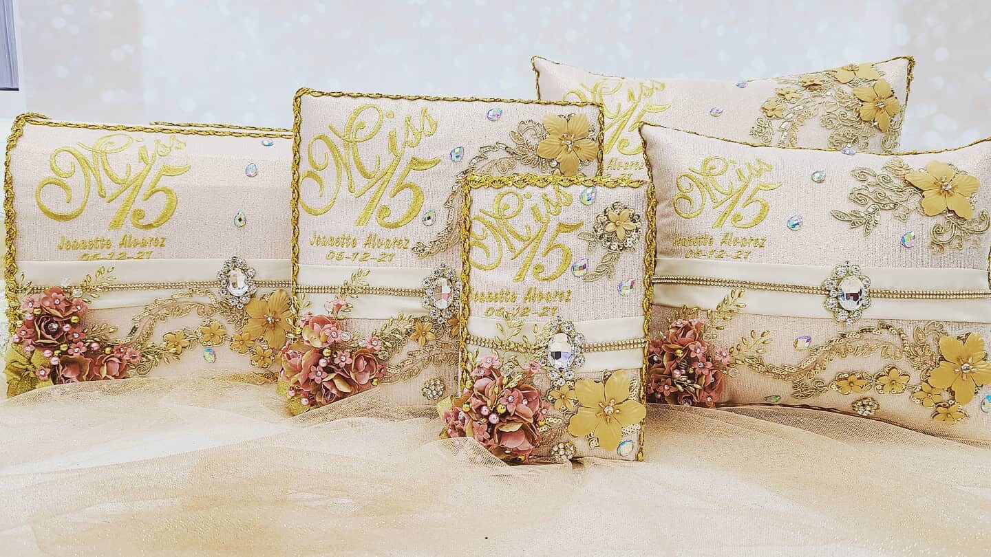Set de Cojines para Quinceanera/Custom made Pillow Set/ Set de Cojines para Quinceanera Custom Sweet Sixteen Set Quinceanera Pillow Set178