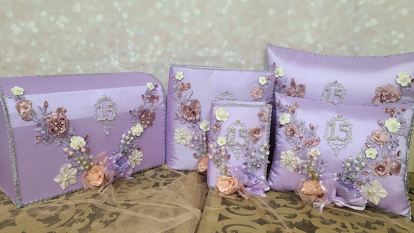 Set de Cojines para Quinceanera/Custom made Pillow Set/ Set de Cojines para Quinceanera Custom Sweet Sixteen Set Quinceanera Pillow Set274