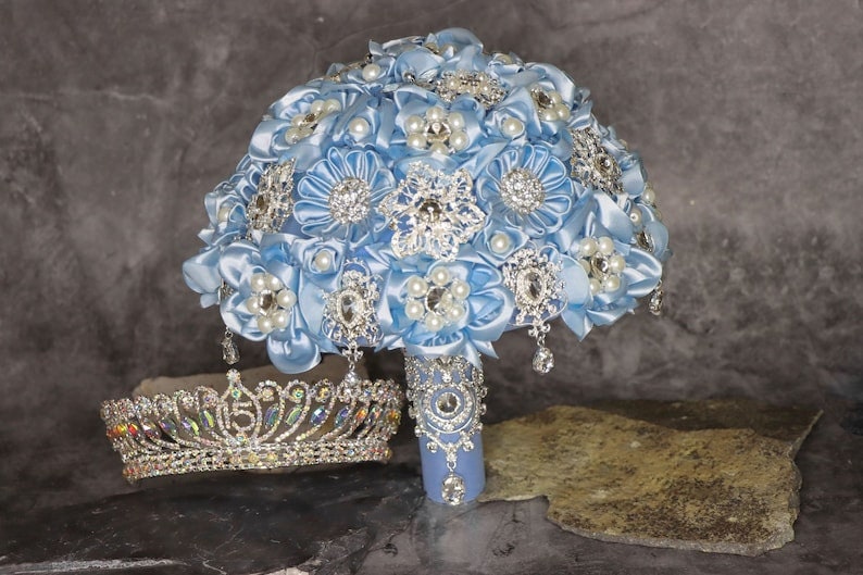 Quinceanera Flower Bouquet Embellished with Crystals and Brooches for Quinceanera76