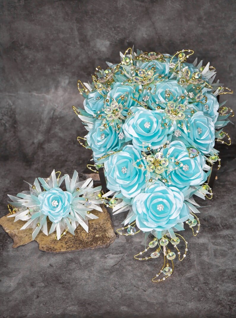 Quinceanera Flower Bouquet Embellished with Crystals and Brooches for Quinceanera87