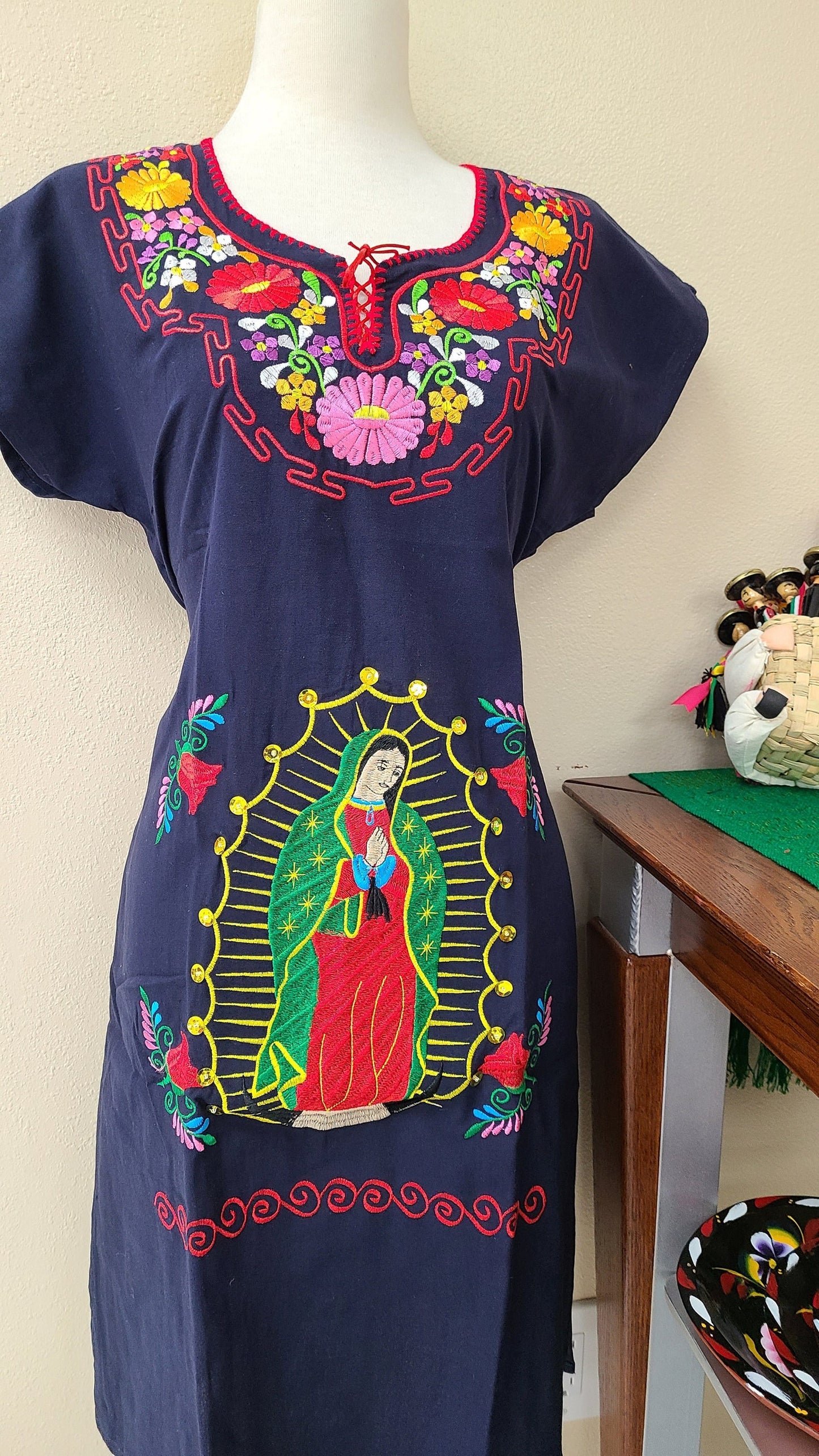 Vestido Mexican con Imagen de la Virgen de Guadalupe/Mexican Embroidery Dress with Image of Virgin Mary123