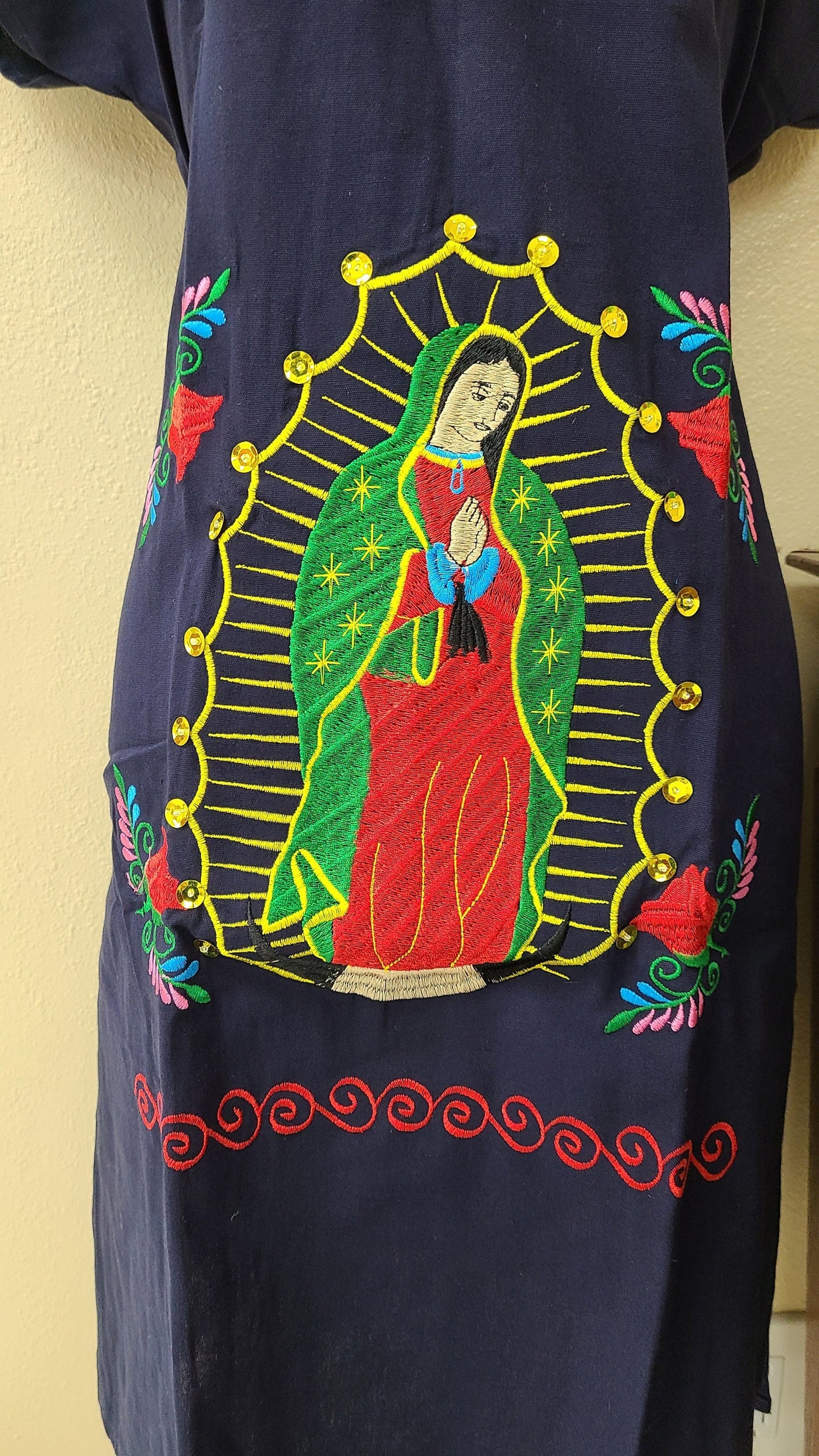 Vestido Mexican con Imagen de la Virgen de Guadalupe/Mexican Embroidery Dress with Image of Virgin Mary123