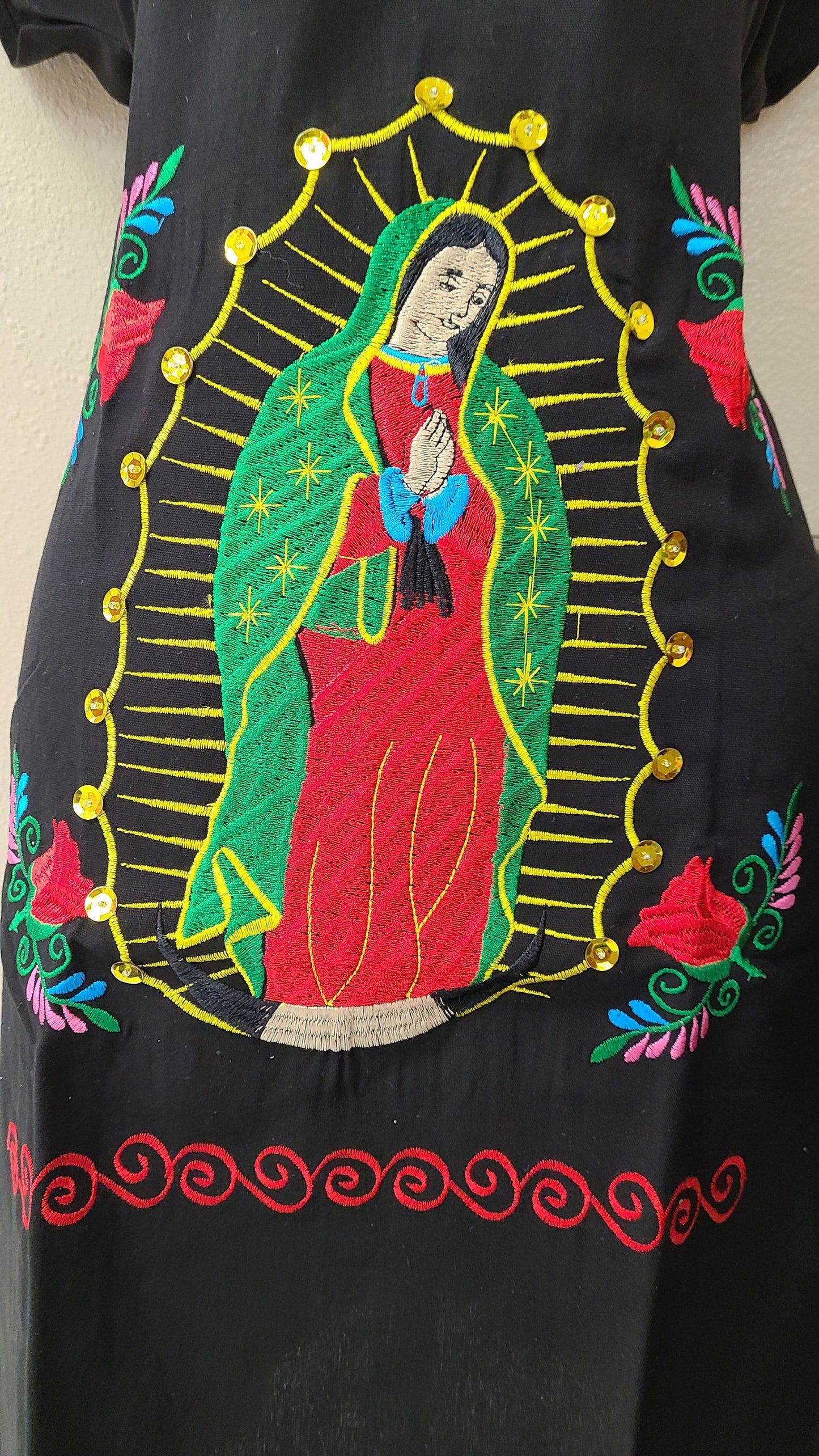 Vestido Mexican con Imagen de la Virgen de Guadalupe/Mexican Embroidery Dress with Image of Virgin Mary123