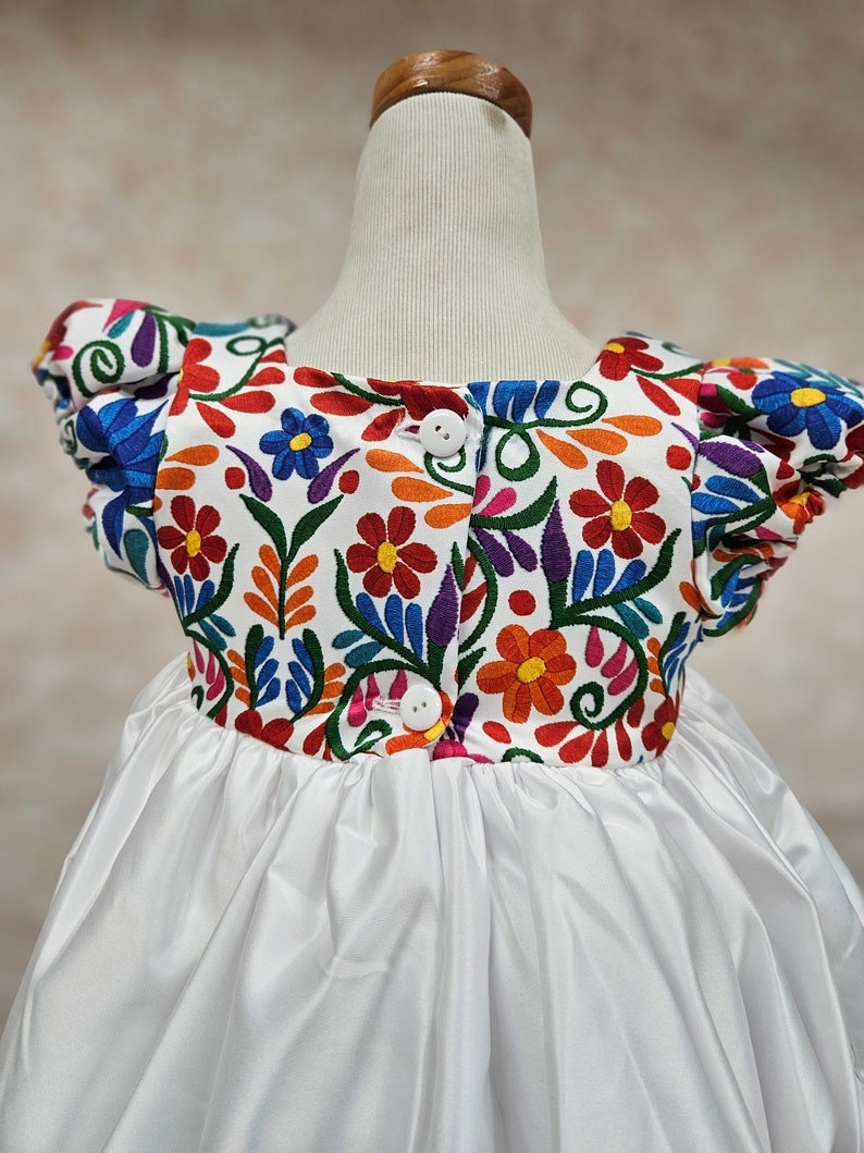 Vestido Virgen de Guadalupe bordado con lentejuela Virgen de Guadalupe, Little girl Traditional dress68