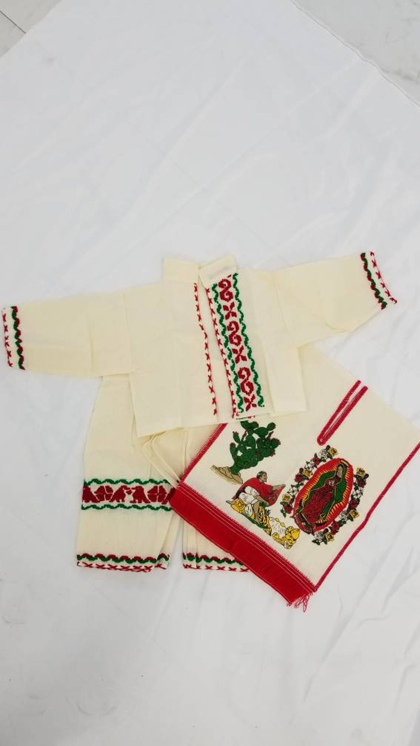 Traje para Nino con Imagen de la Virgen de Guadalupe en Poncho10