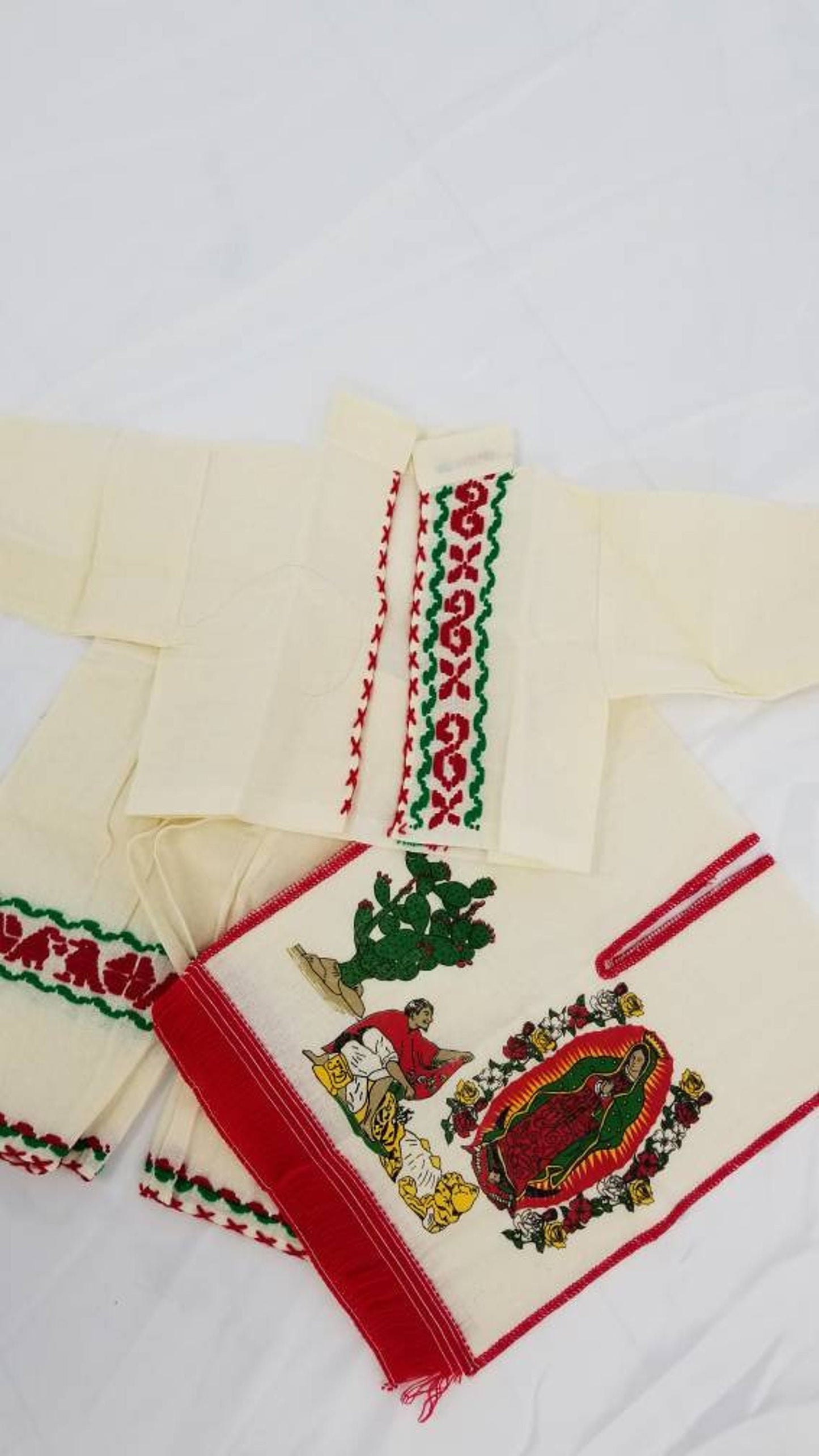 Traje para Nino con Imagen de la Virgen de Guadalupe en Poncho10