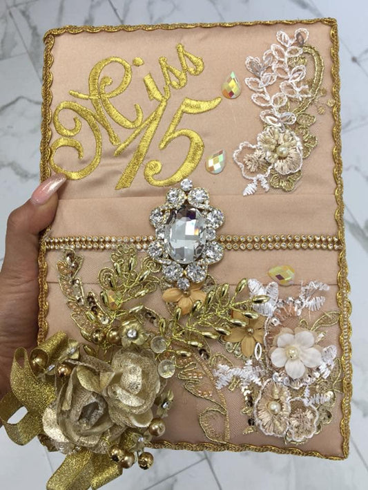 Personalized Quniceanera Bible /Personalizado Biblia para Quinceanera/Bible para Quinceañera504