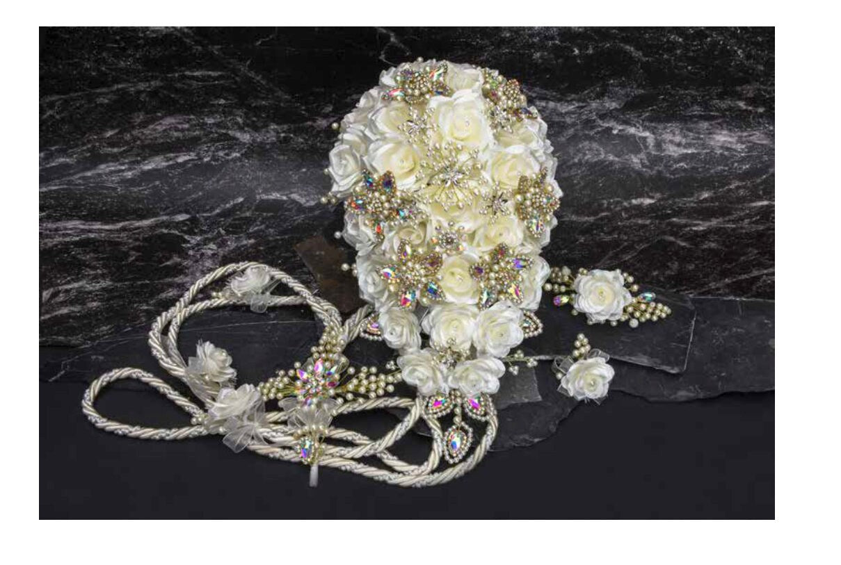 5 piece set with hairpiece and laso included/Wedding Bouquet/Ramo de Nova410