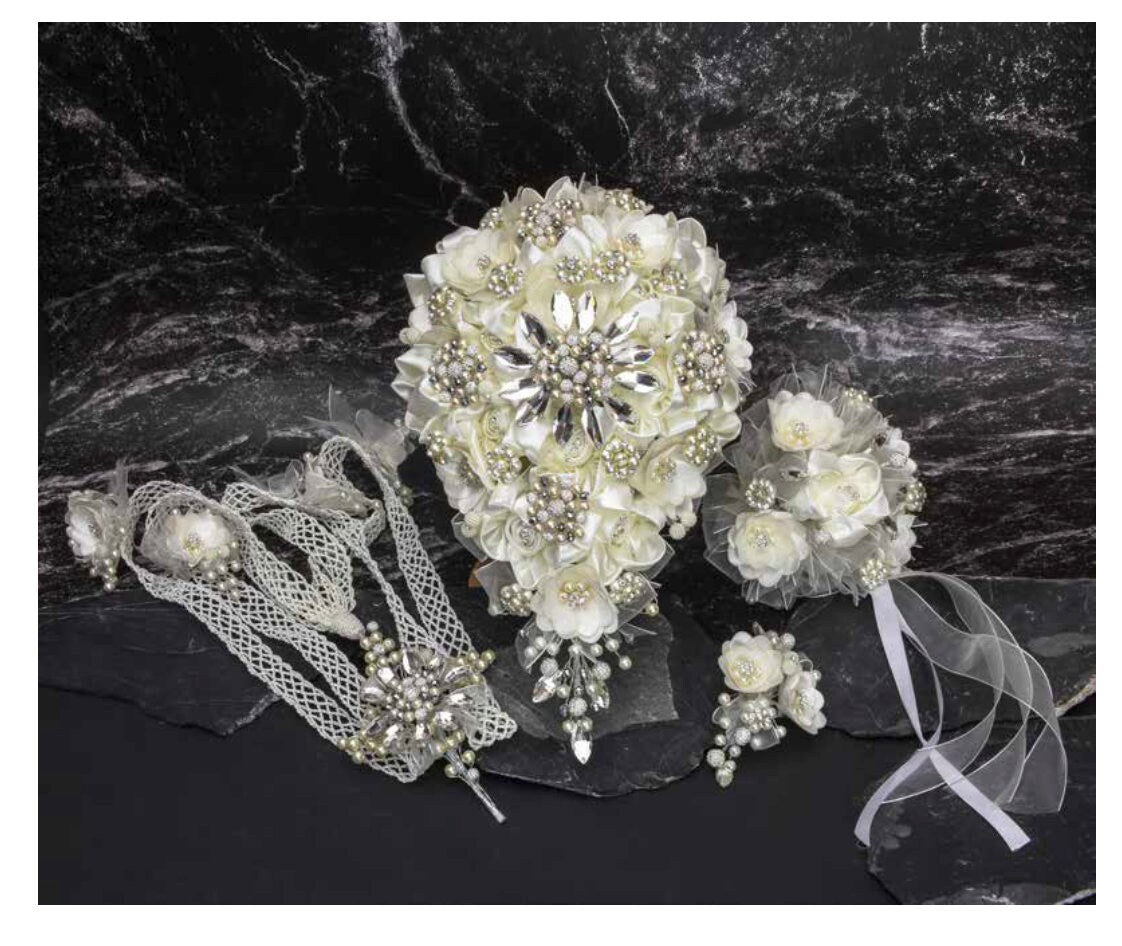 5 piece set with hairpiece and laso included/Wedding Bouquet/Ramo de Nova431