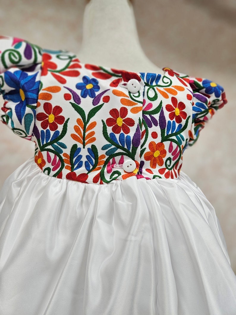 Vestido Virgen de Guadalupe bordado con lentejuela Virgen de Guadalupe, Little girl Traditional dress68