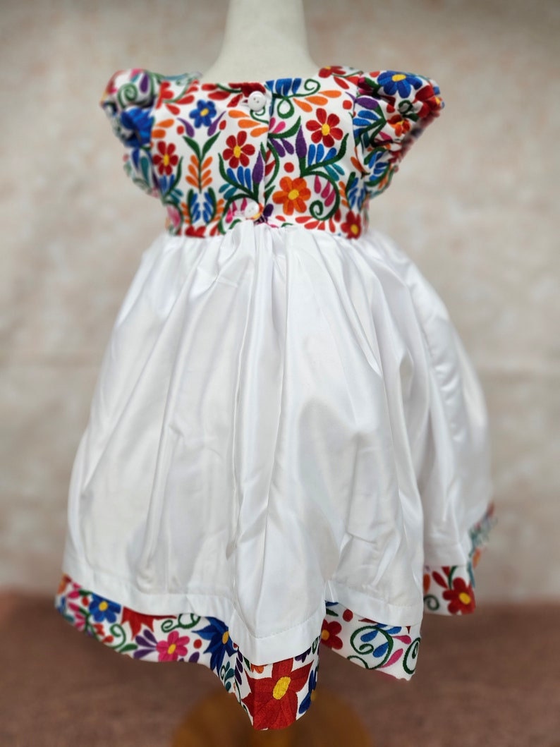 Vestido Virgen de Guadalupe bordado con lentejuela Virgen de Guadalupe, Little girl Traditional dress68