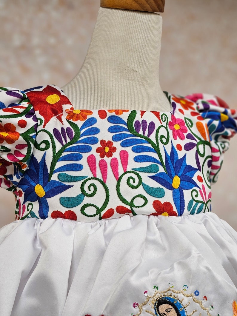 Vestido Virgen de Guadalupe bordado con lentejuela Virgen de Guadalupe, Little girl Traditional dress68